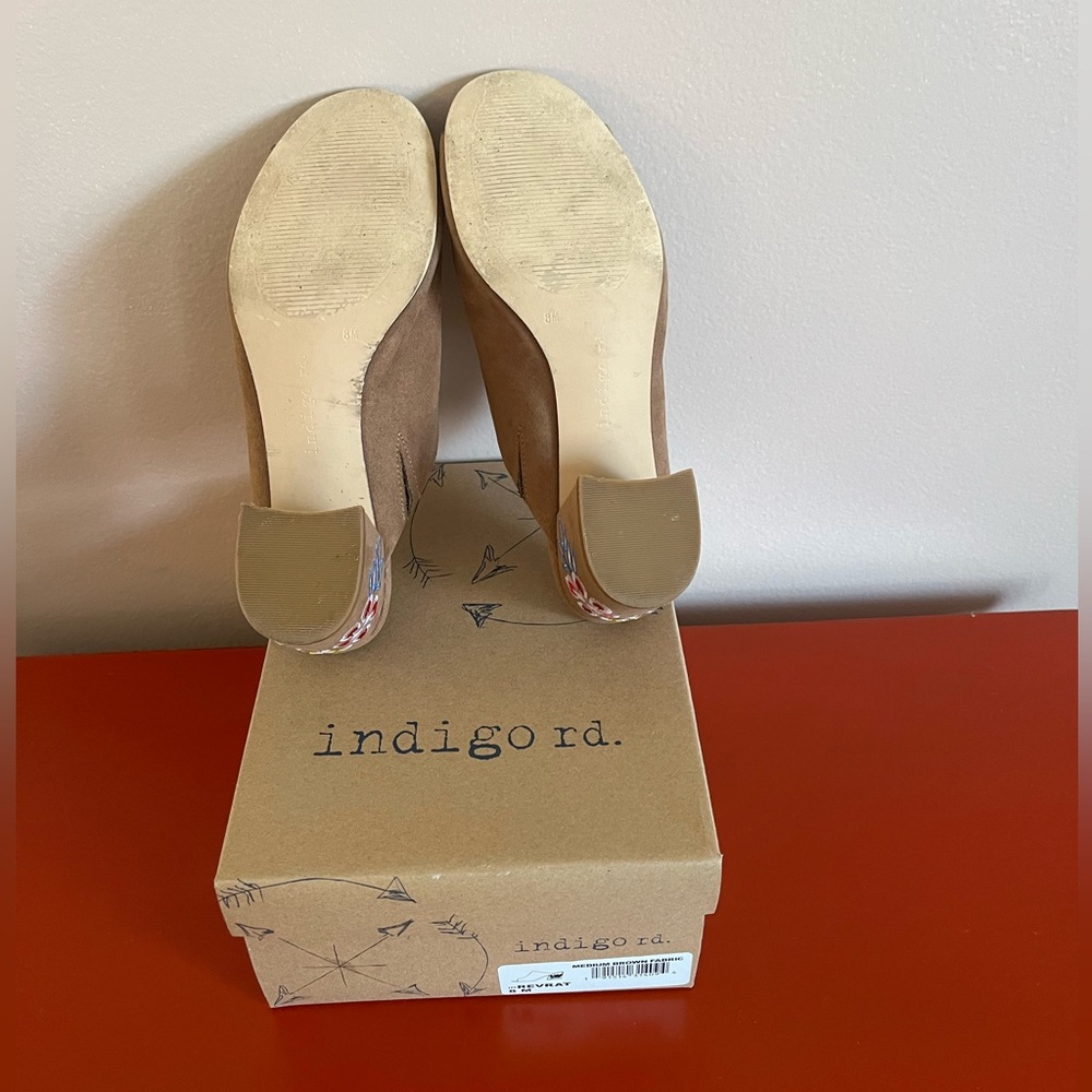 Indigo Rd brown heeled mules with perfect embroidery on heels. So cute & comfy🌸 - Picture 4 of 15